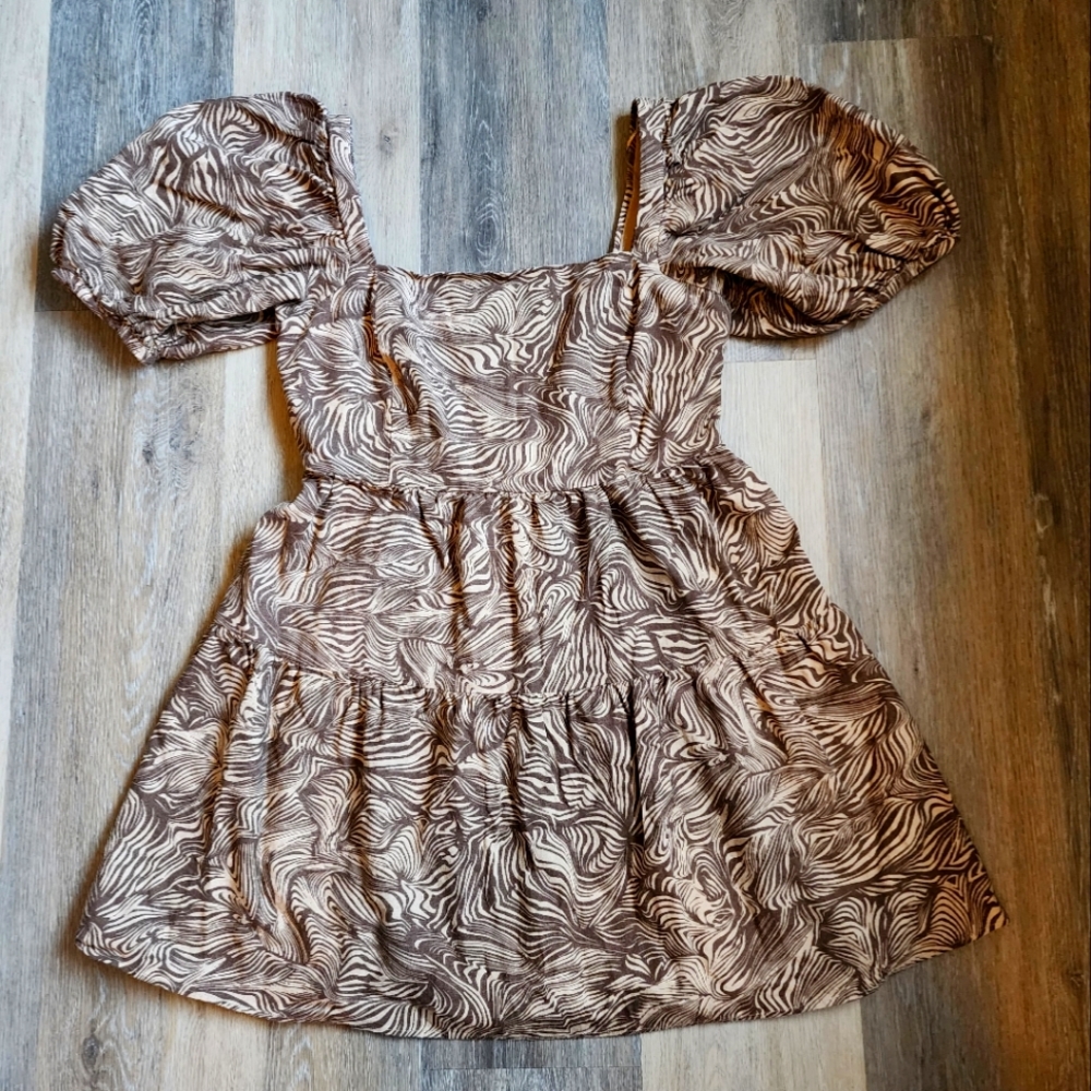 HOUSE OF HARLOW 1960 PUFFED SLEEVE DRESS